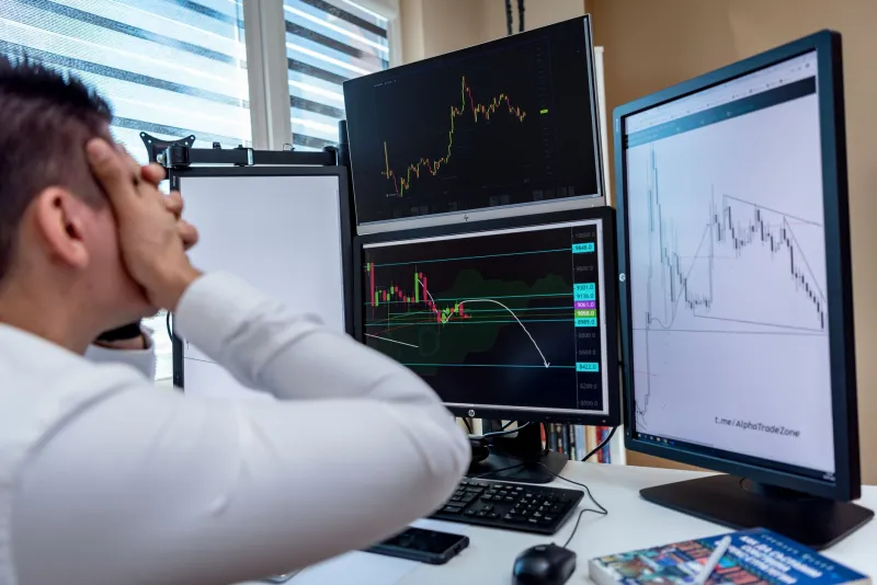 Busy Signals: Why Distributed Teams Log More Hours Yet Accomplish Less Than Leaders Expect